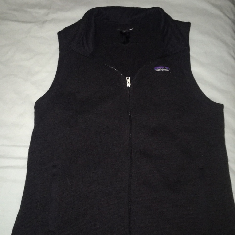 PERFECT condition black patagonia vest size L